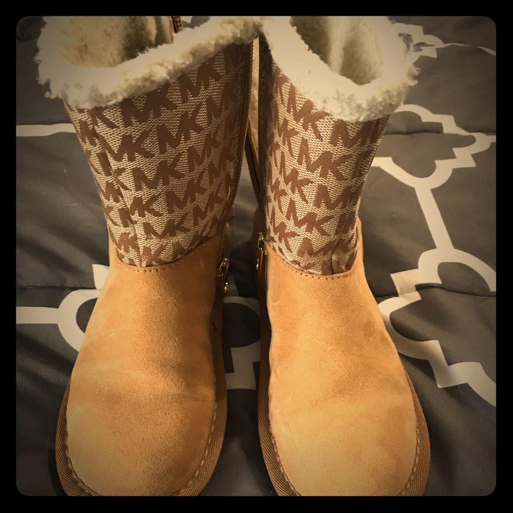 Girls boots